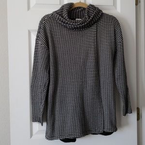 Cabi Fergie Turtleneck sweater small
